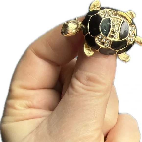 🐢 Vintage Gold Tone and Black Enamel Rhinestone Turtle Brooch Pin - Picture 14 of 14